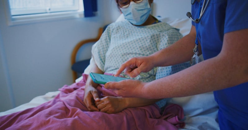 A clinician begins a multilingual conversation using CardMedic