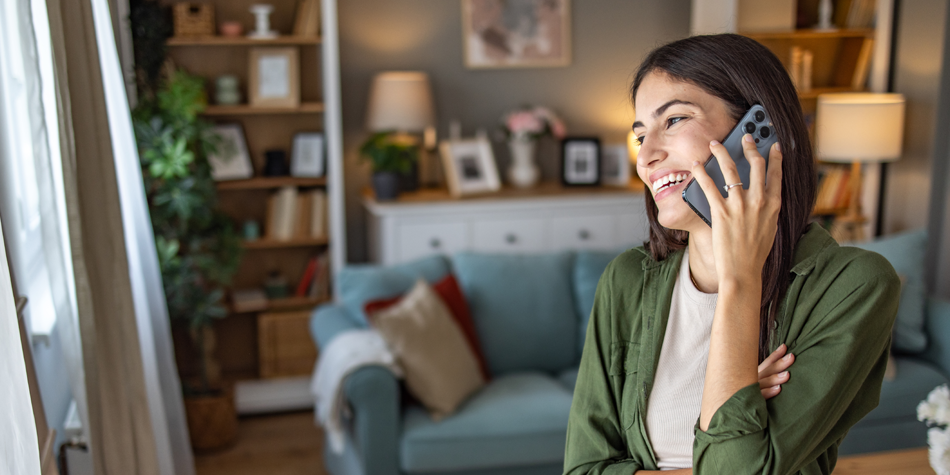 A woman smiles as she is helped during a call with AI interpreting.